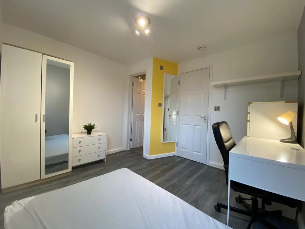 6 bedroom house for rent