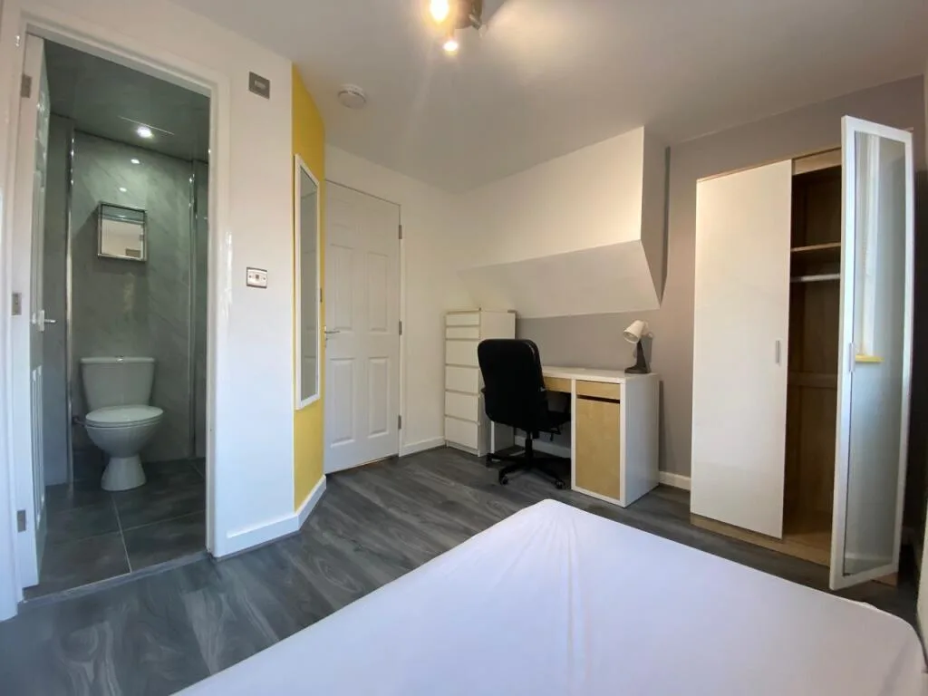 6 bedroom house for rent