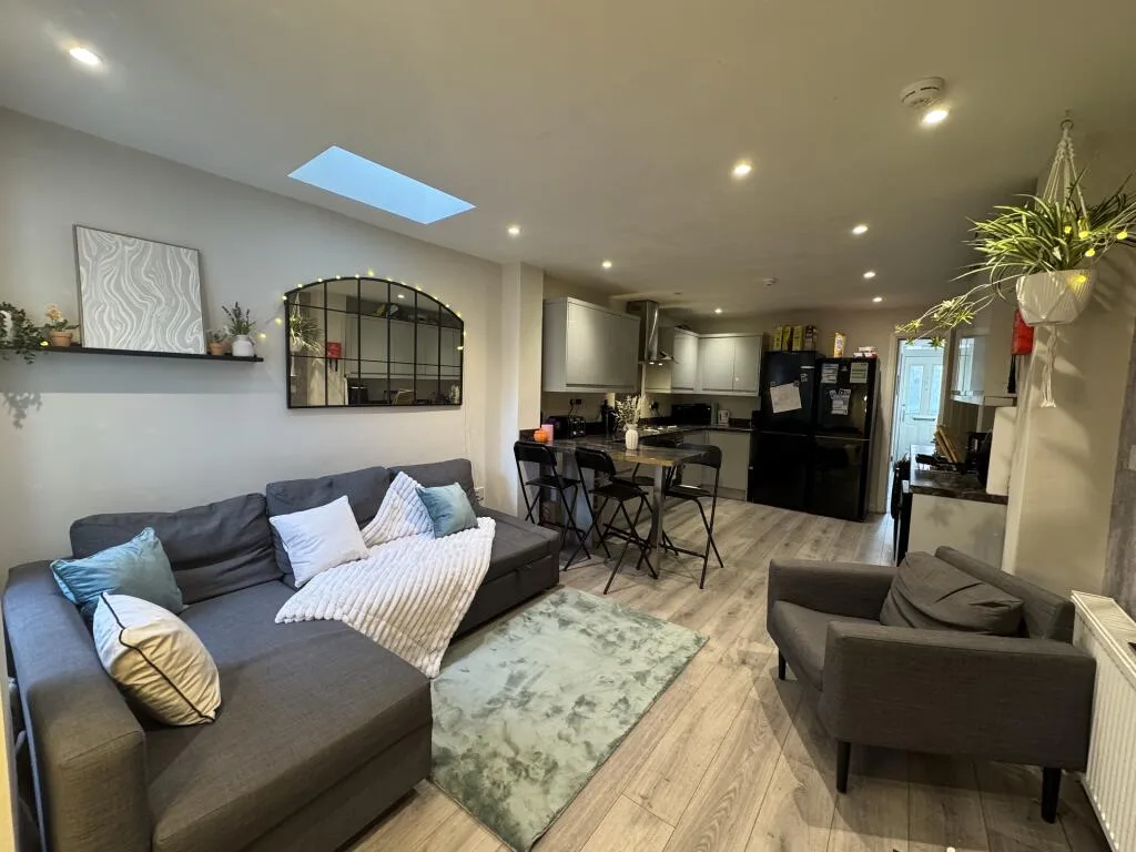 5 bedroom house for rent