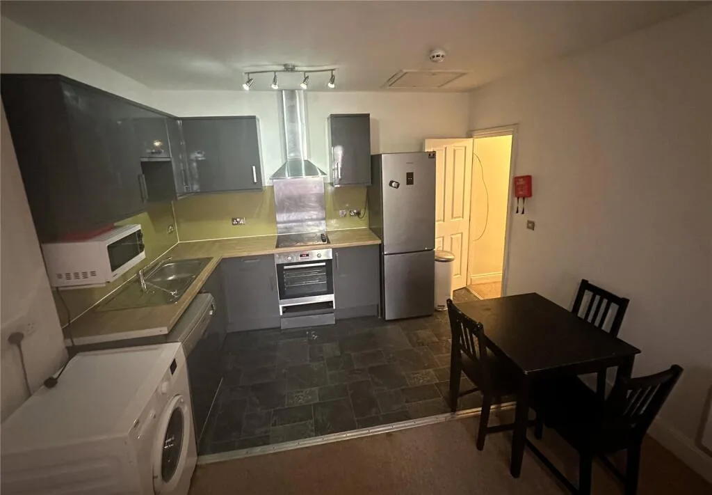 6 bedroom apartment for rent