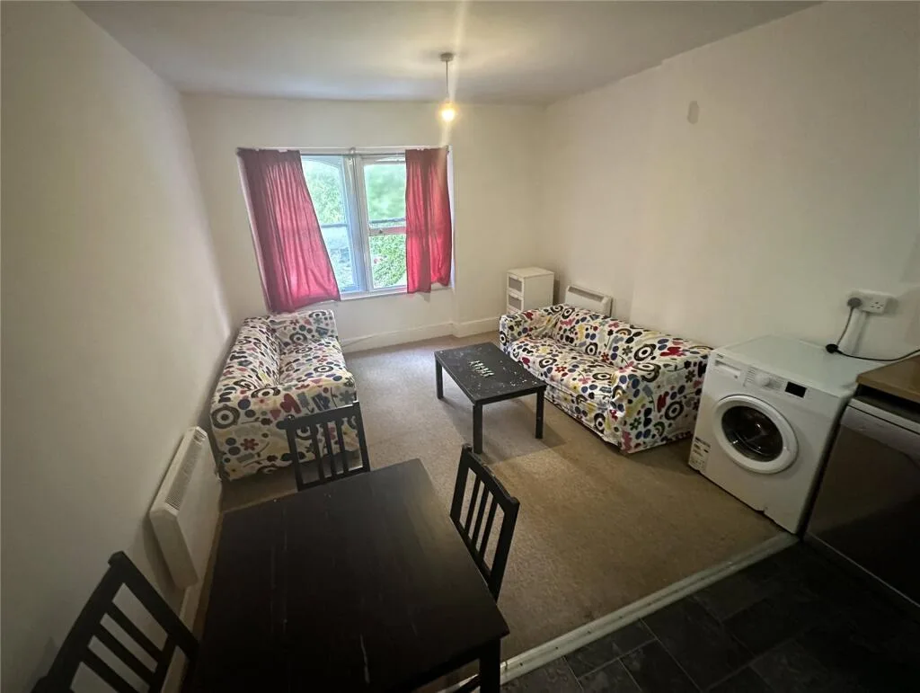 6 bedroom apartment for rent