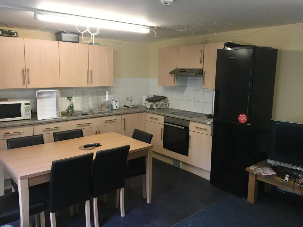 6 bedroom maisonette for rent