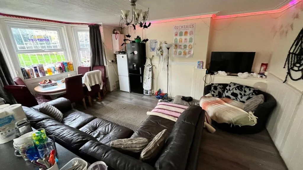 9 bedroom house for rent