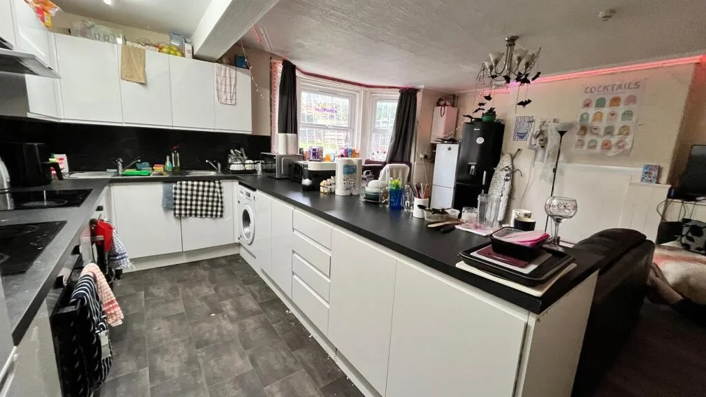9 bedroom house for rent