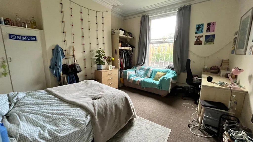 9 bedroom house for rent