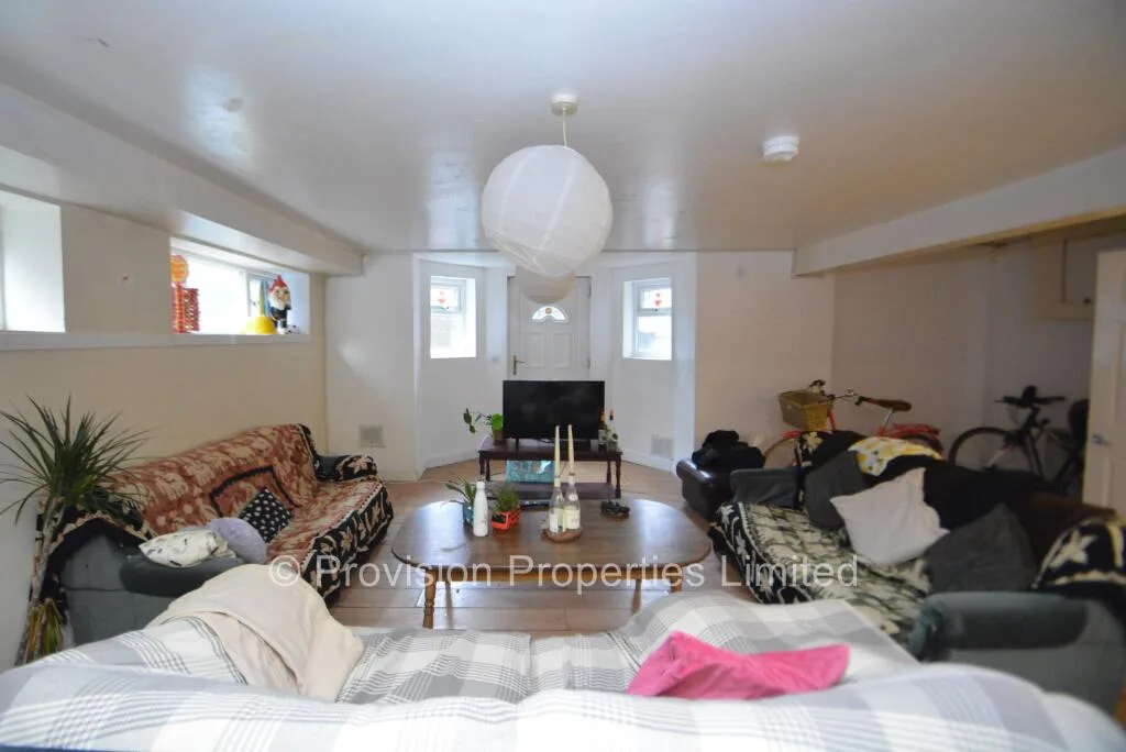 8 bedroom terraced house for rent