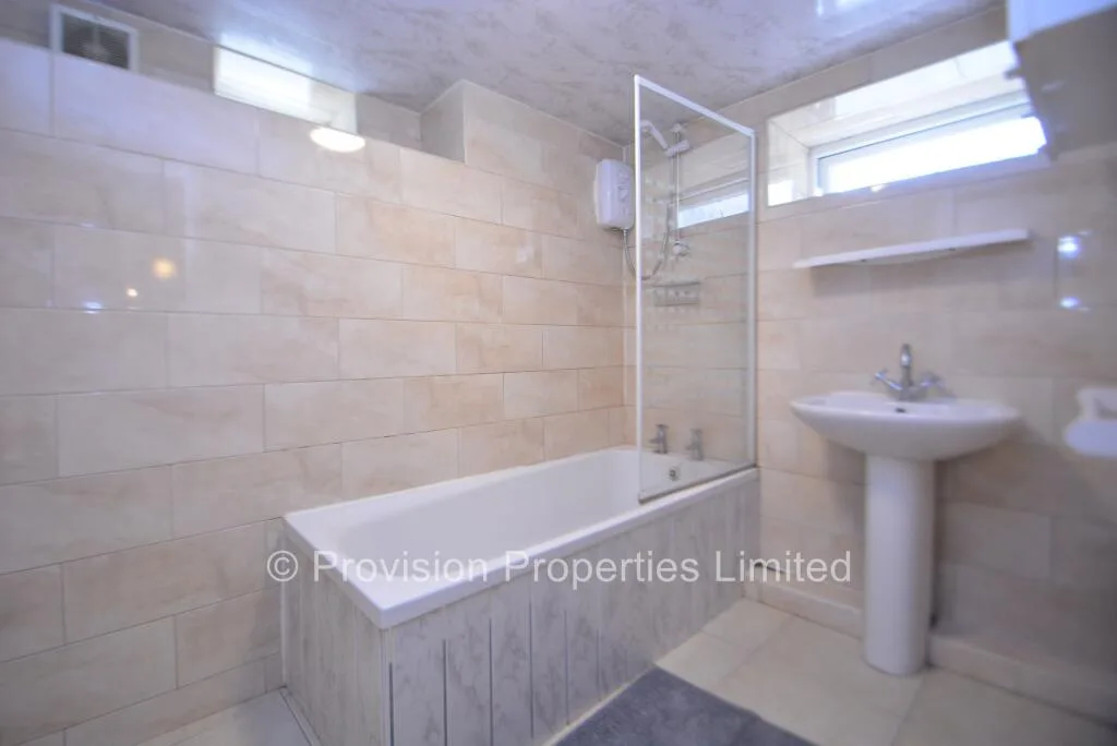 8 bedroom terraced house for rent
