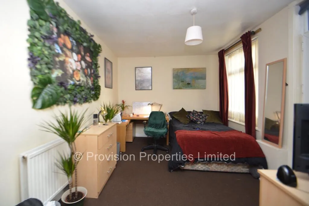 8 bedroom terraced house for rent