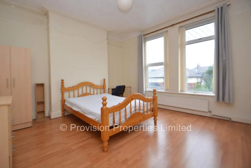 8 bedroom terraced house for rent