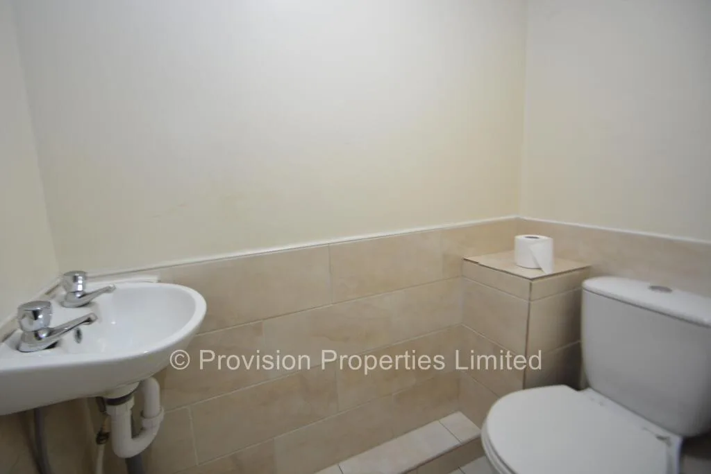 8 bedroom terraced house for rent