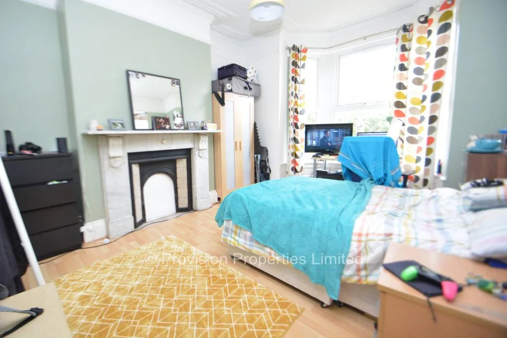6 bedroom terraced house for rent