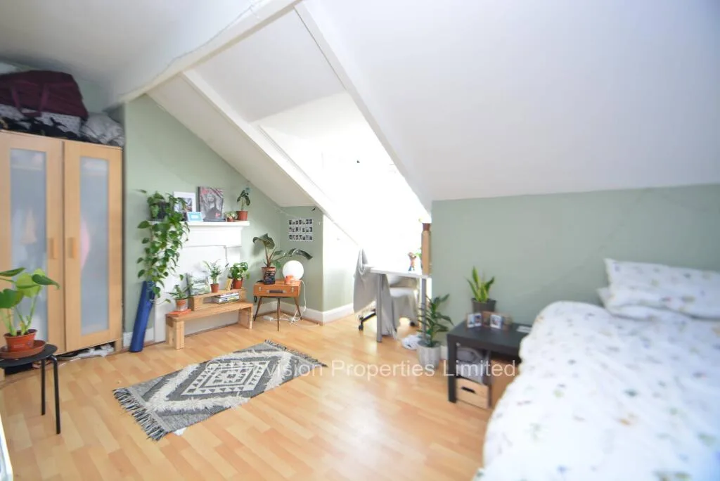6 bedroom terraced house for rent