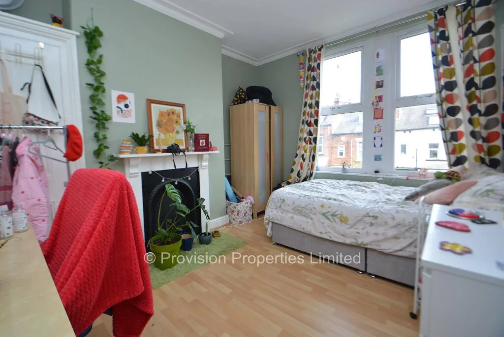 6 bedroom terraced house for rent