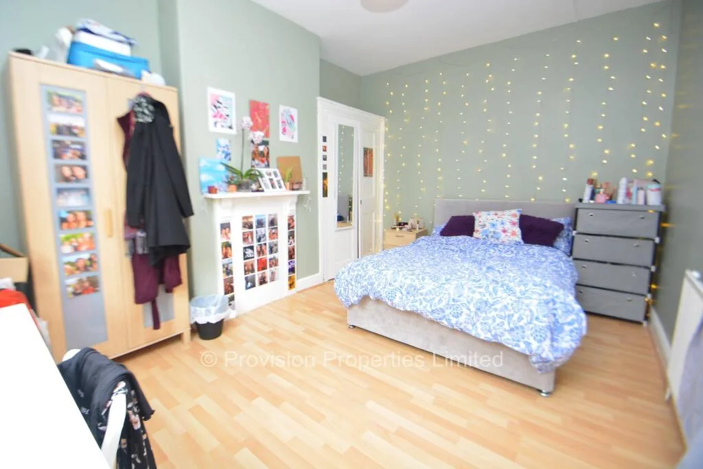 6 bedroom terraced house for rent