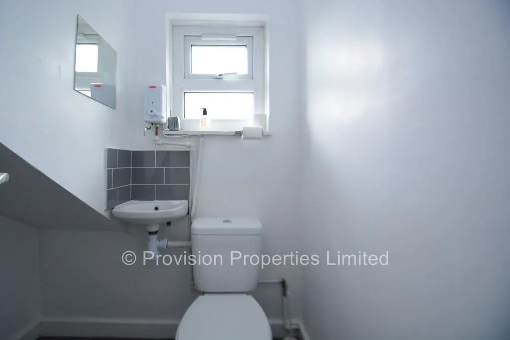6 bedroom terraced house for rent