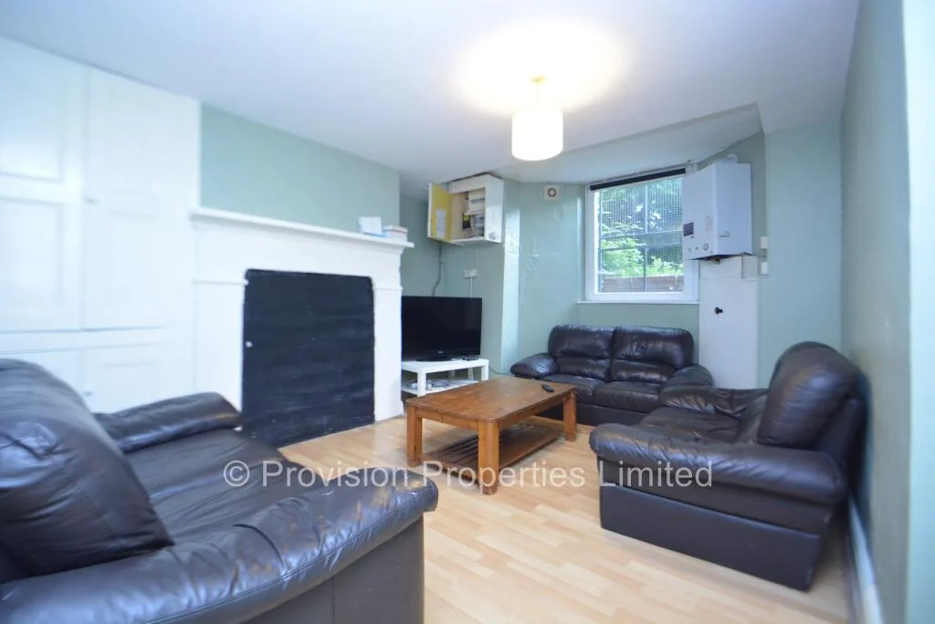 6 bedroom terraced house for rent
