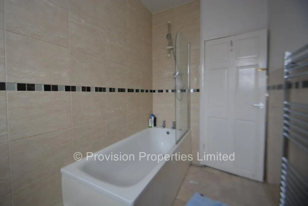 6 bedroom terraced house for rent