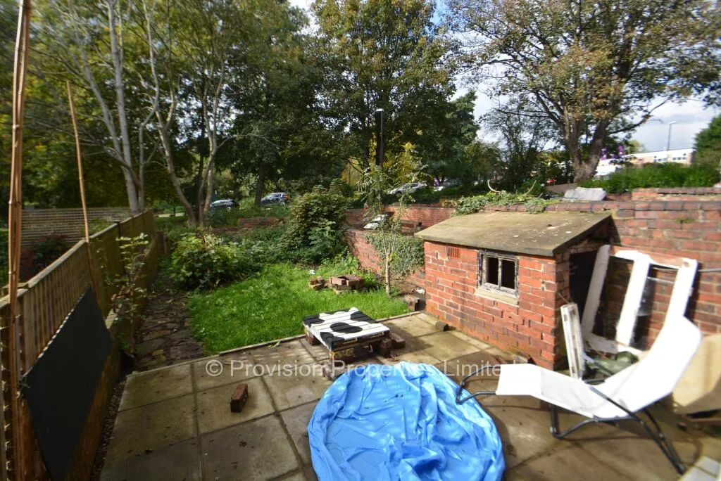6 bedroom terraced house for rent