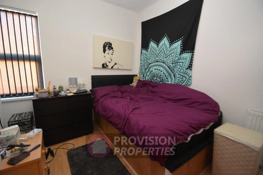 5 bedroom end of terrace house for rent