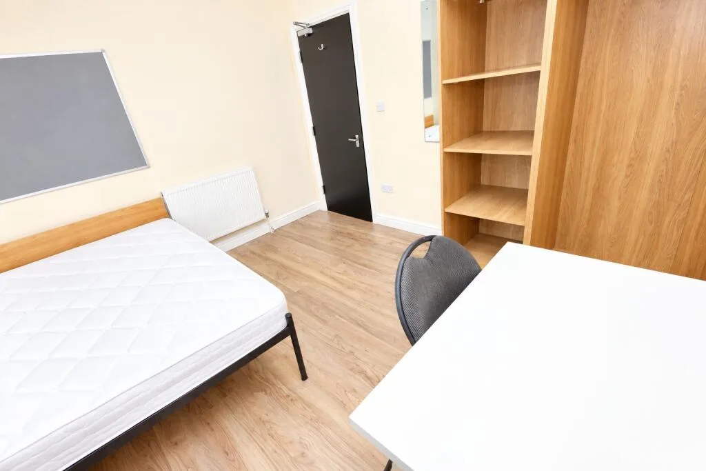 7 bedroom flat for rent