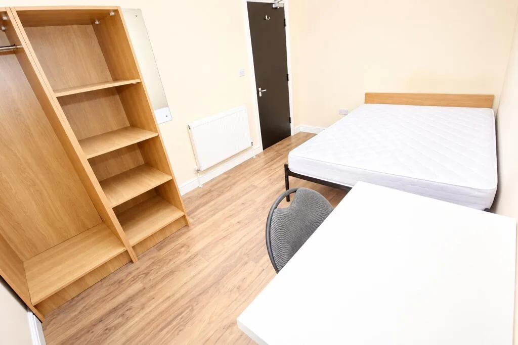 7 bedroom flat for rent