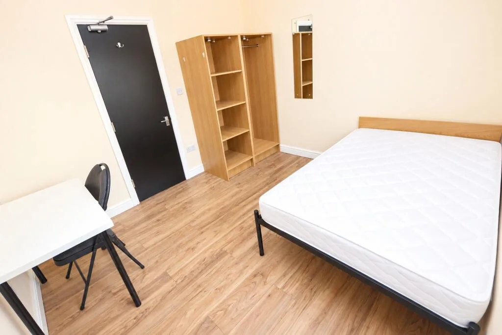 7 bedroom flat for rent