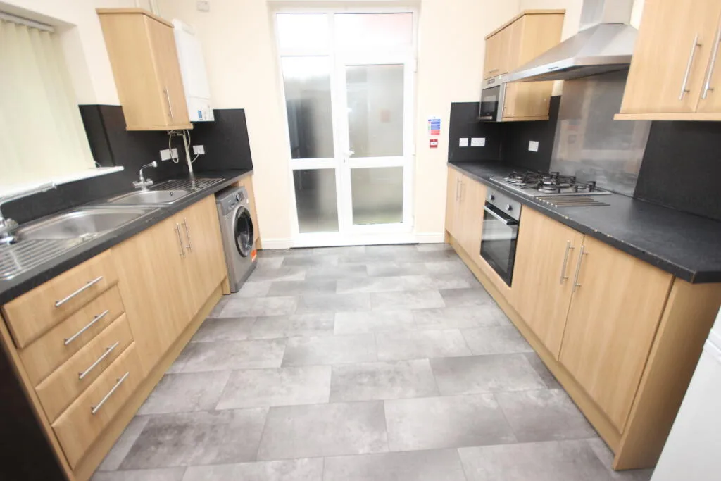 7 bedroom flat for rent