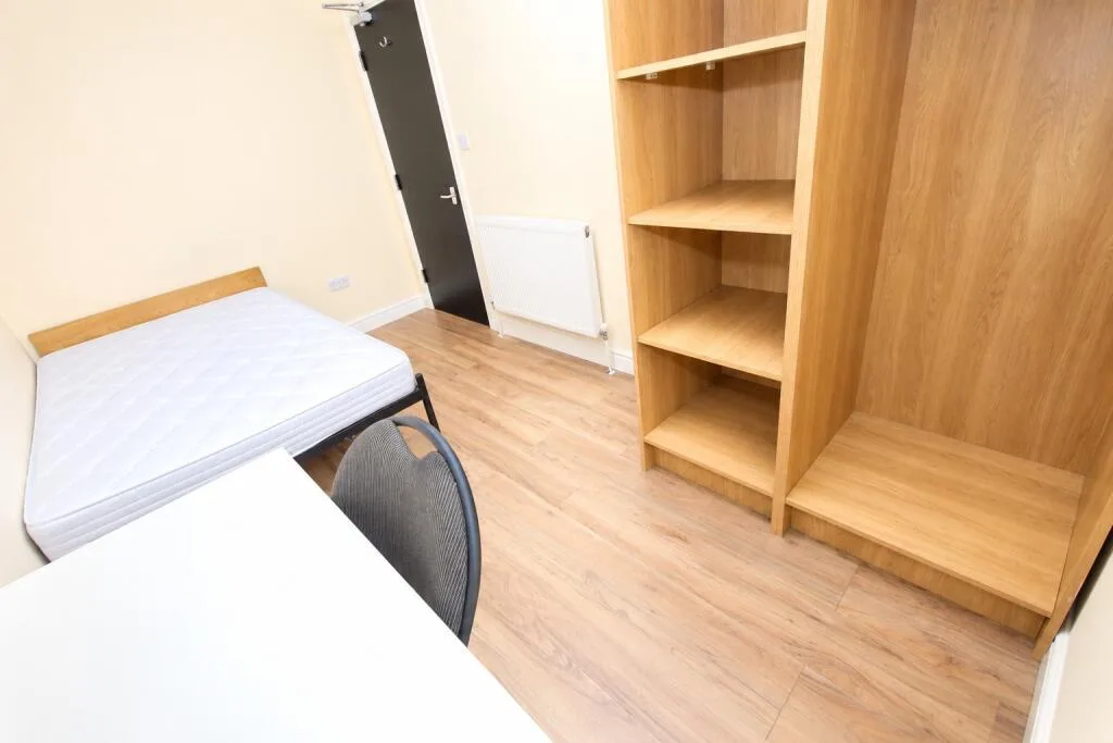 7 bedroom flat for rent