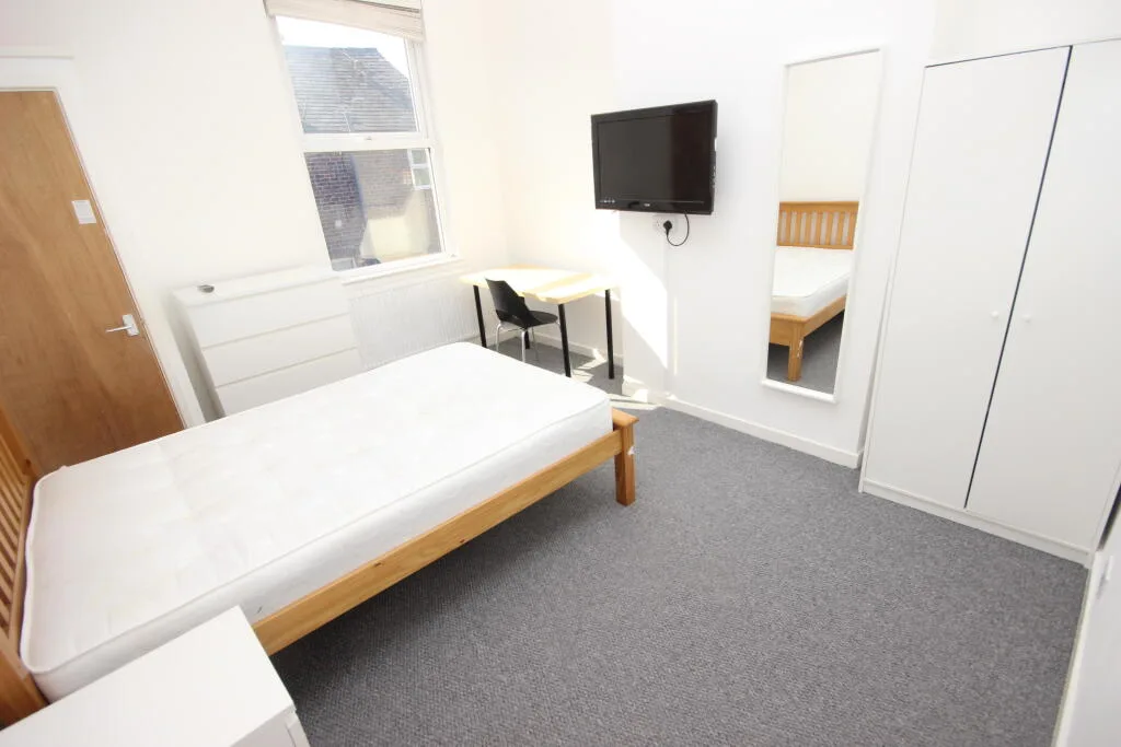 5 bedroom terraced house for rent