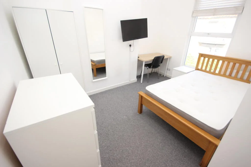 5 bedroom terraced house for rent