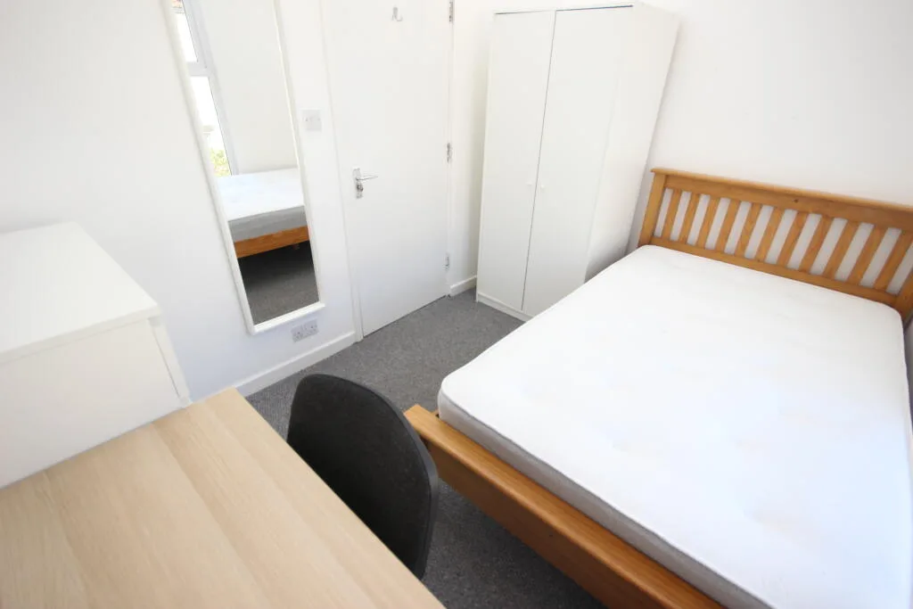 5 bedroom terraced house for rent