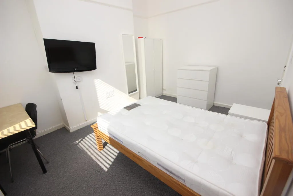 5 bedroom terraced house for rent