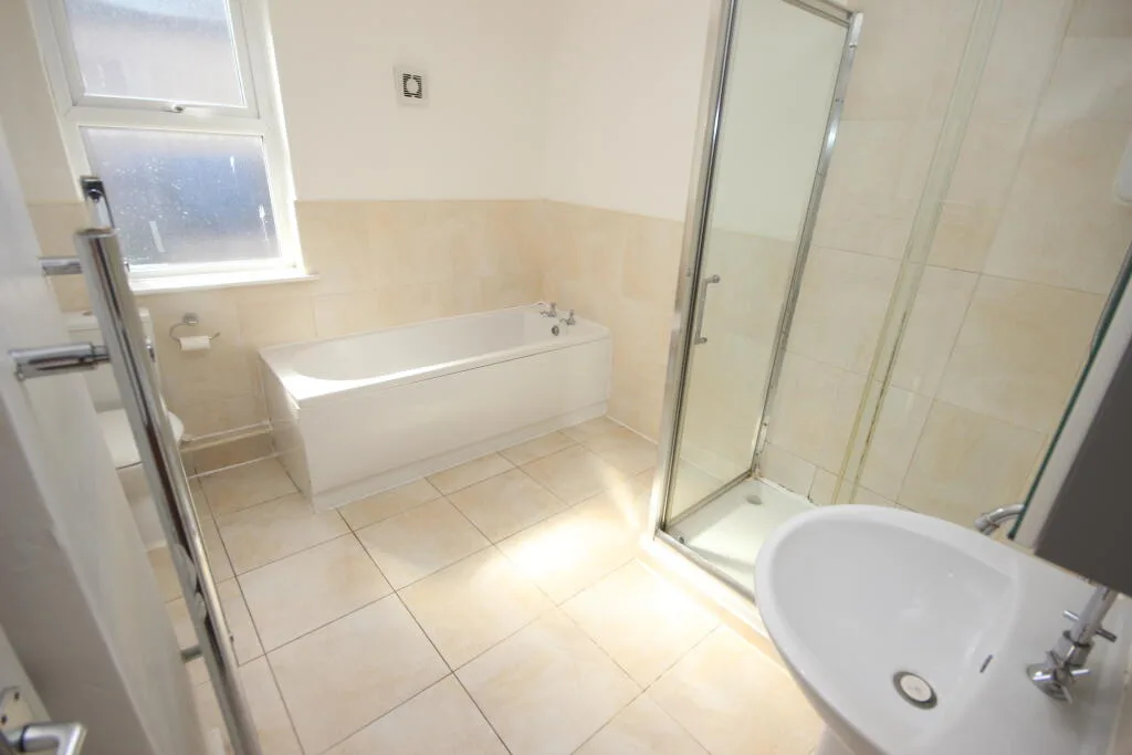 5 bedroom terraced house for rent