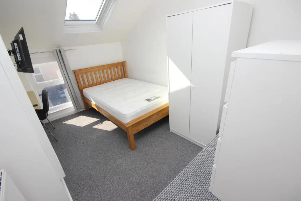 5 bedroom terraced house for rent