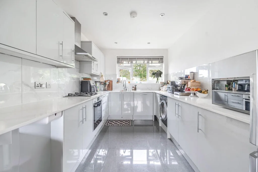 2 bedroom maisonette for rent