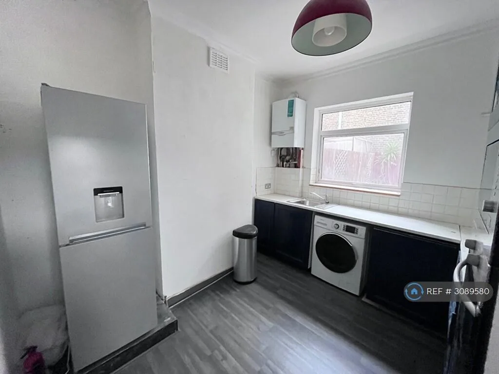 3 bedroom end of terrace house for rent