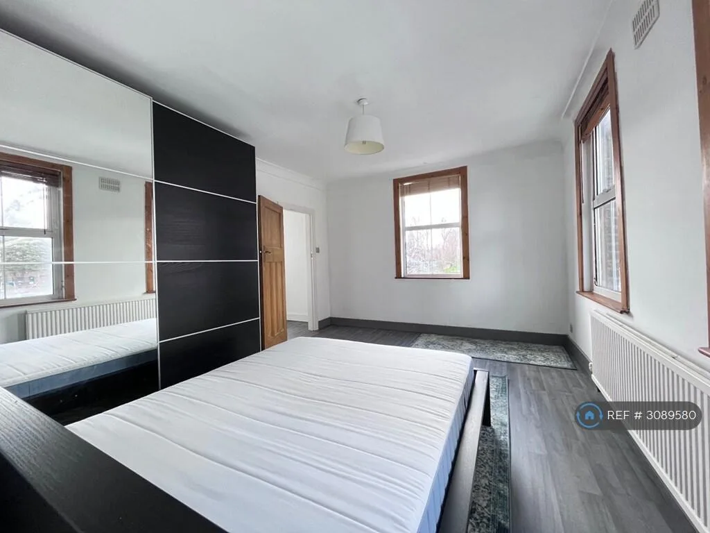 3 bedroom end of terrace house for rent