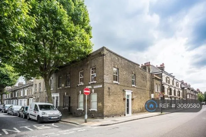 3 bedroom end of terrace house for rent