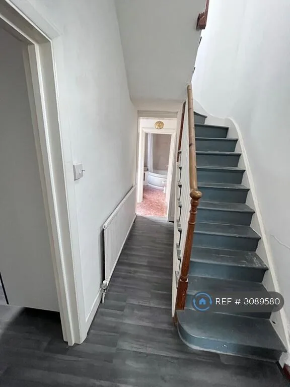 3 bedroom end of terrace house for rent