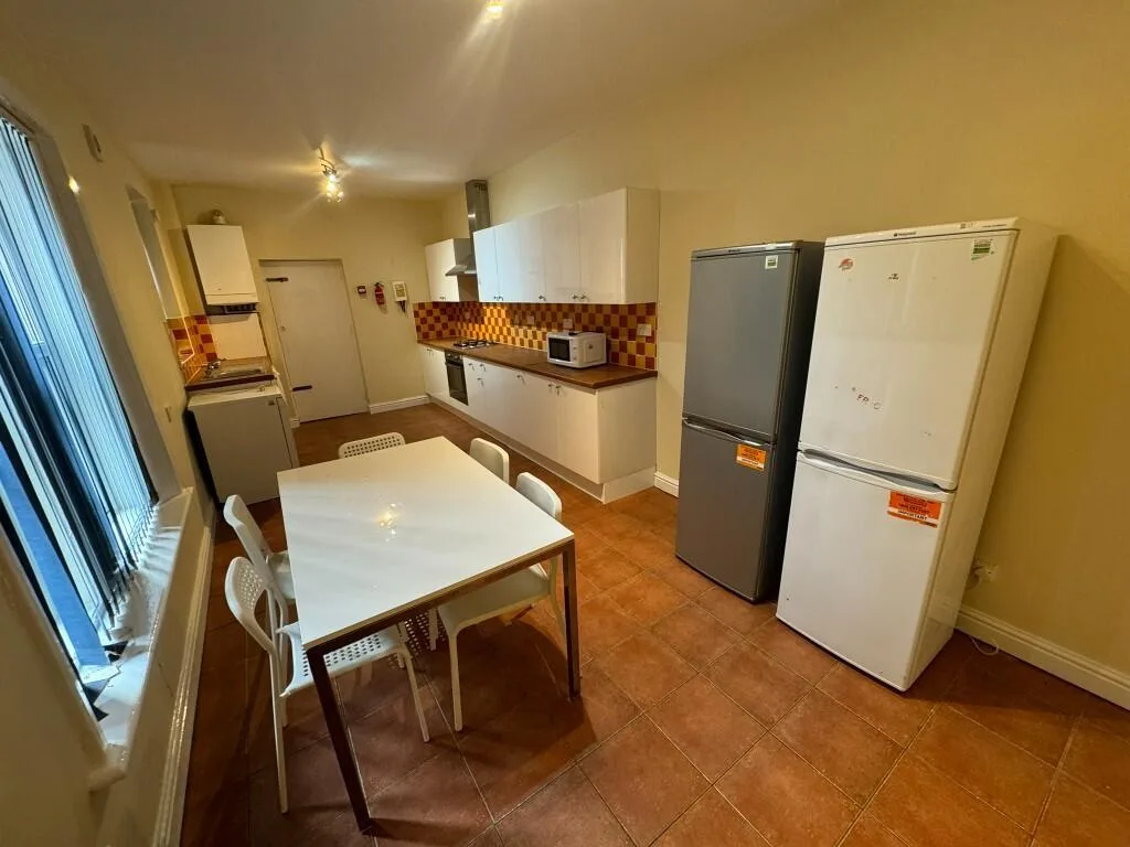 6 bedroom terraced house for rent