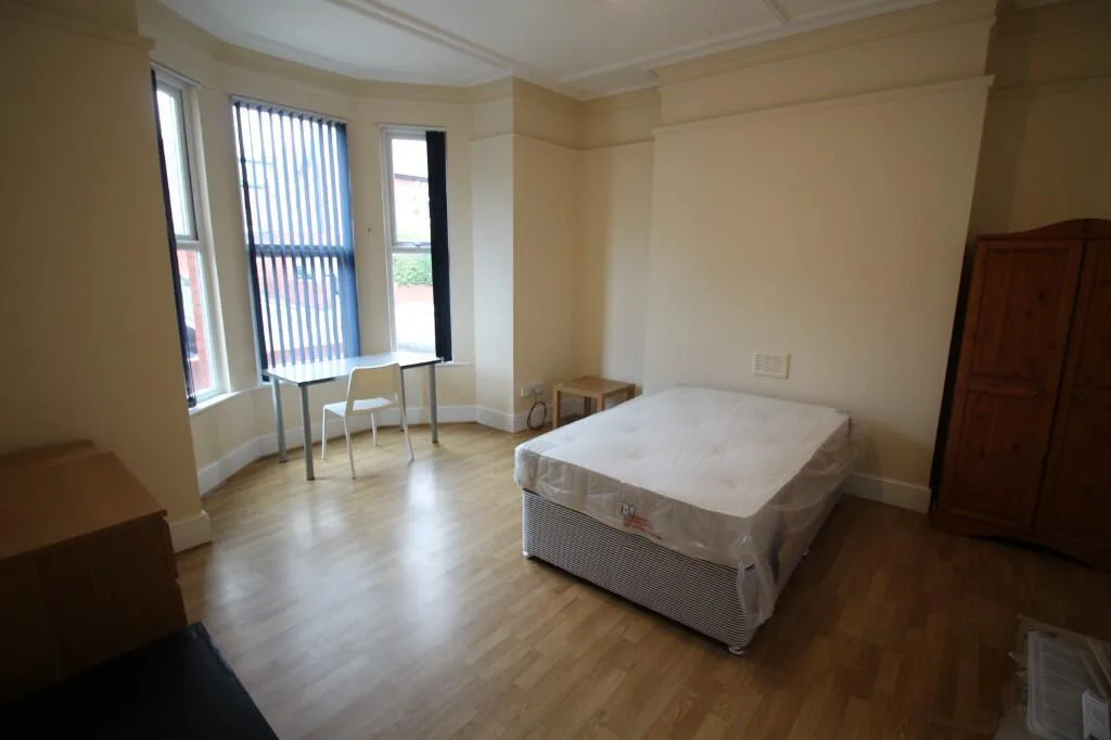 6 bedroom terraced house for rent