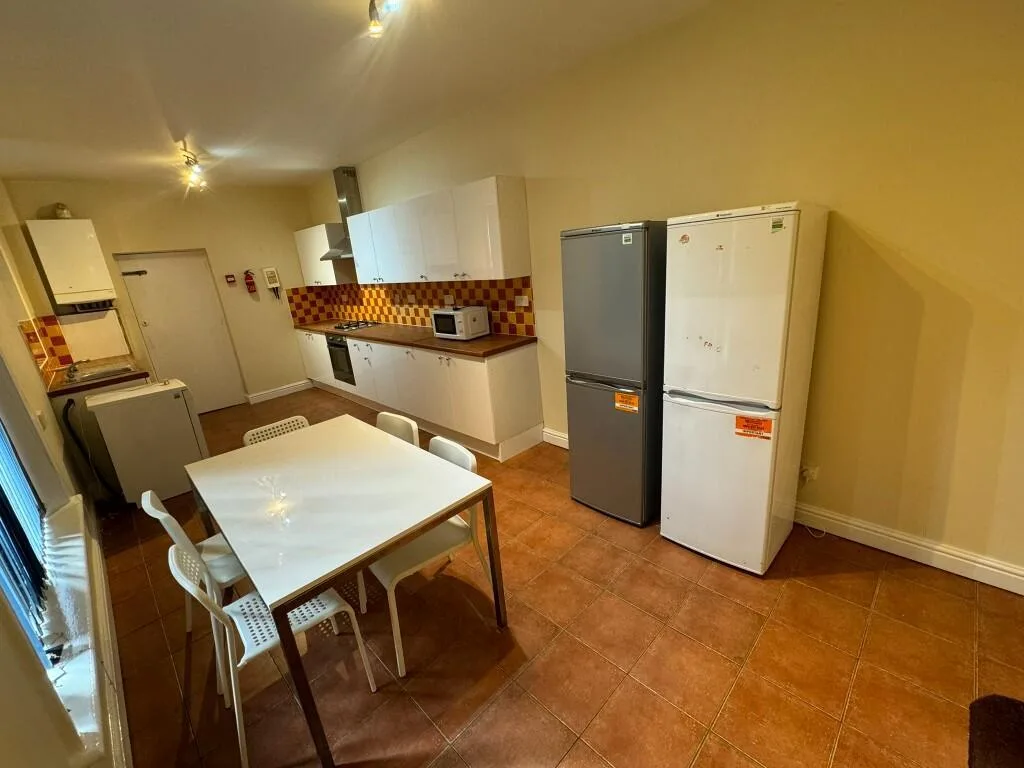 6 bedroom terraced house for rent