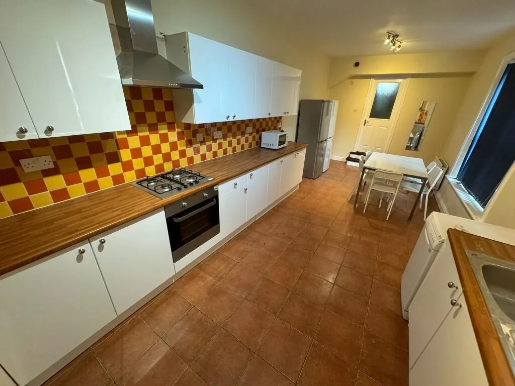 6 bedroom terraced house for rent