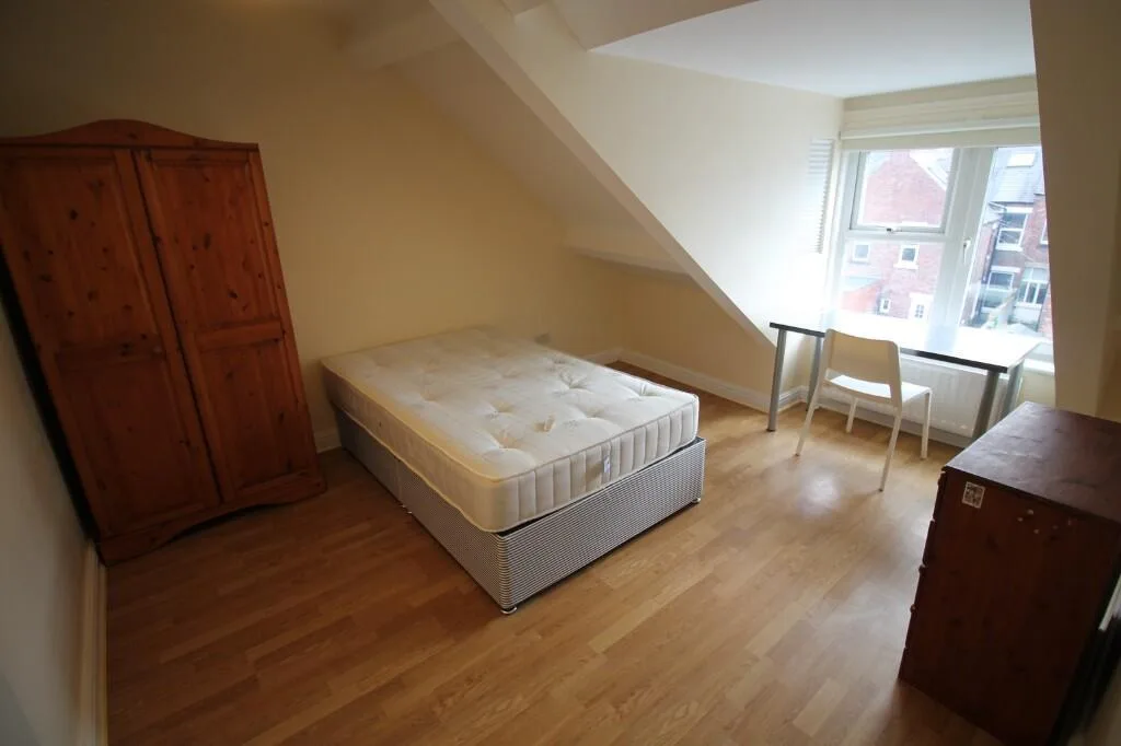 6 bedroom terraced house for rent