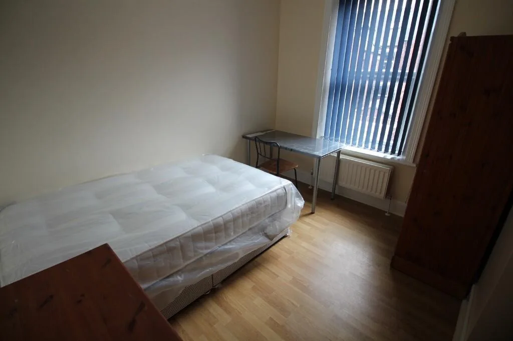 6 bedroom terraced house for rent