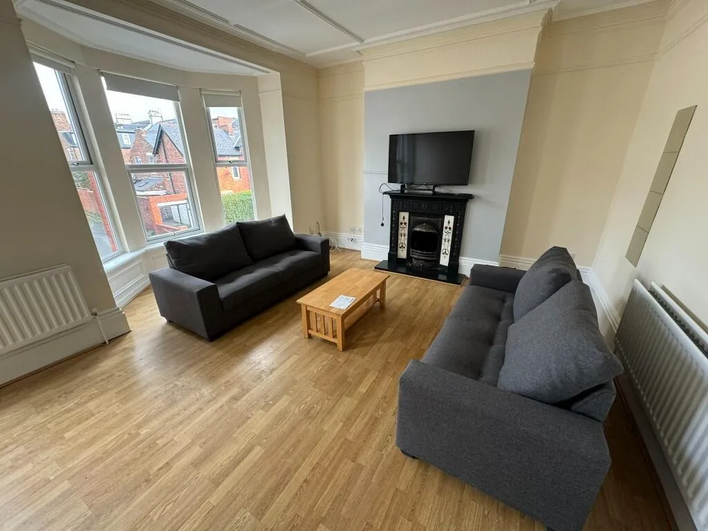 6 bedroom terraced house for rent