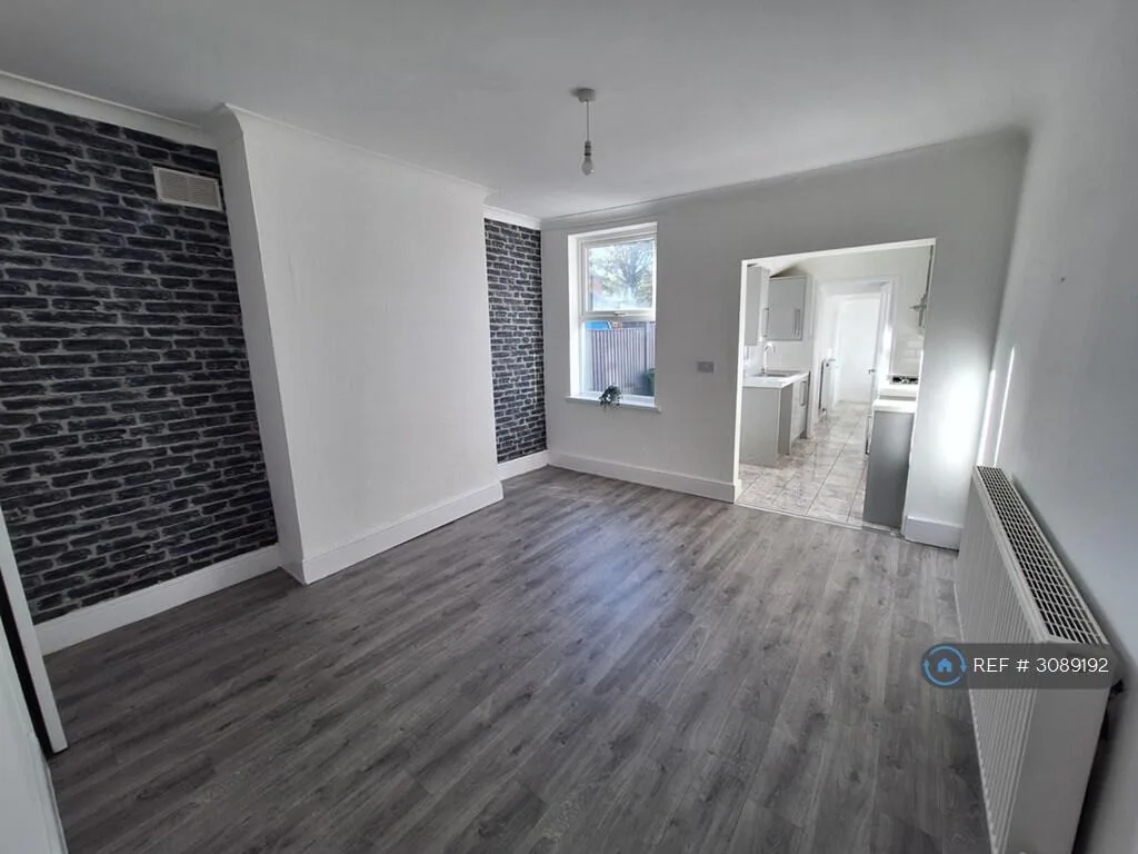 3 bedroom semi-detached house for rent