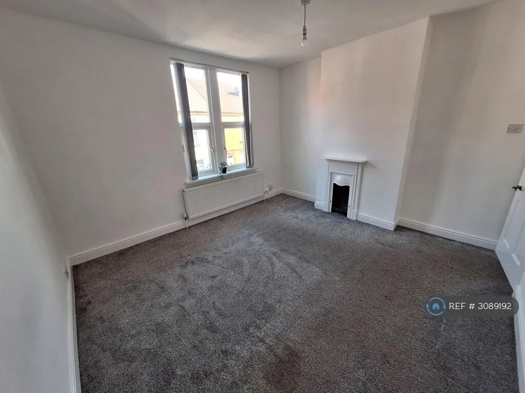 3 bedroom semi-detached house for rent