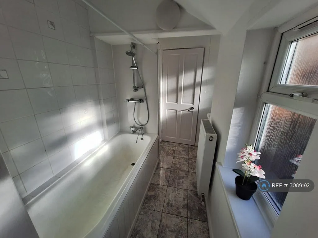 3 bedroom semi-detached house for rent