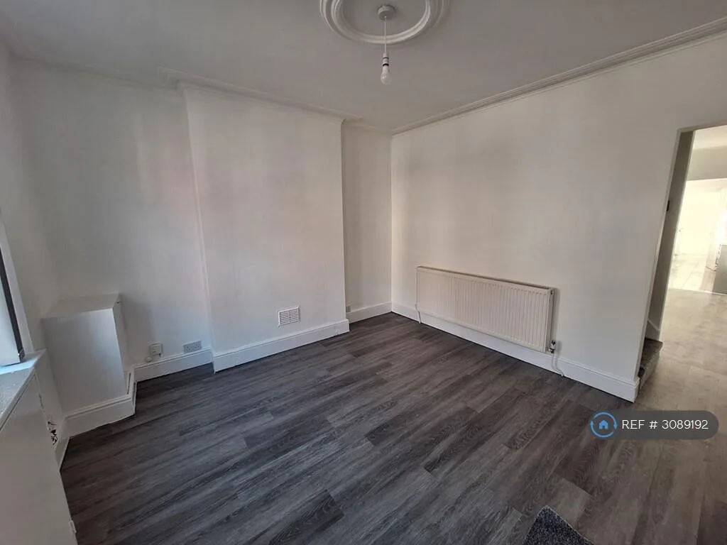 3 bedroom semi-detached house for rent